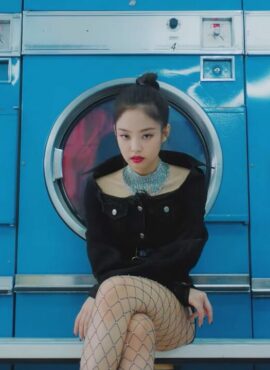 Black Cropped Denim Jacket | Jennie - SOLO