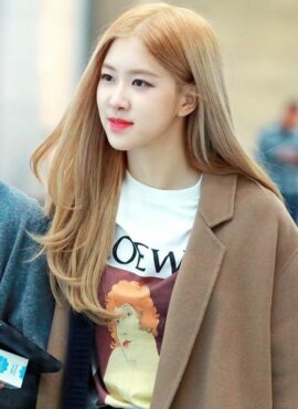 White Woman Portrait T-Shirt | Rose - BlackPink