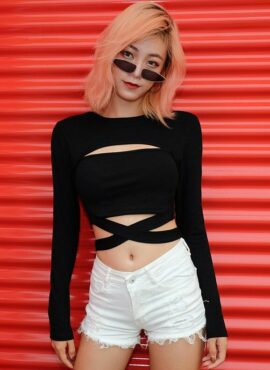 Black Long Sleeve Criss Cross Crop Top | Yuna - ITZY