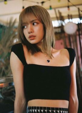 Black Wide Shoulder Strap Crop Top | Lisa - BlackPink