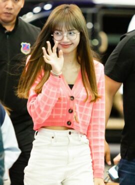 Pink Plaid Short Cardigan | Lisa - BlackPink