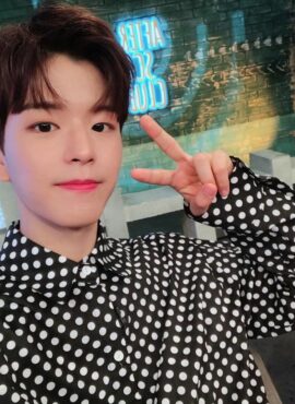 Polka Dot Long Sleeve Shirt | Seungmin - Stray Kids