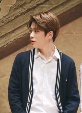 Black Kashmir Low V-Neck Cardigan | Jaehyun - NCT