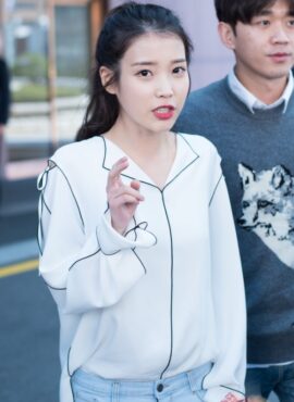 Black Outlined White Silk-Like Shirt | IU