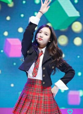 Red Plaid Pleated School Girl Skirt | Nayeon - Twice