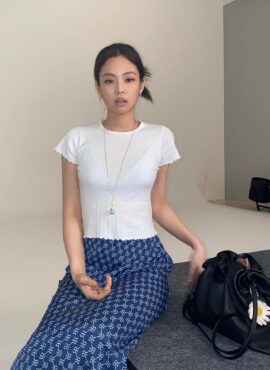 White Lettuce-Edge Cropped T-Shirt | Jennie - BlackPink