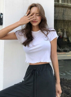 White Lettuce-Edge Cropped T-Shirt | Jennie - BlackPink