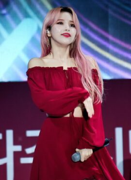 Red Off Shoulder Two-Piece Crop Top And Skirt Set | Solar  - Mamamoo