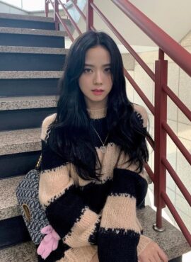 Beige Distressed Sweater With Stripe Pattern  | Jisoo -BlackPink