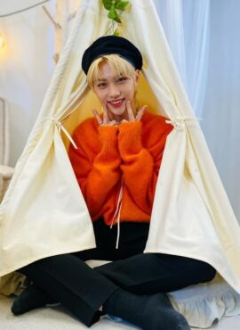 Orange Knitted Sweater | Felix - Stray Kids