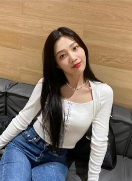 White Hook Front Square Crop Top | Joy - Red Velvet