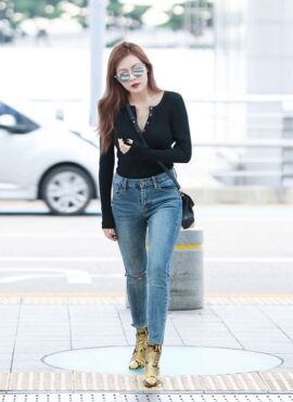 Black Tight-Fitting Long Sleeve Button Top | Hyuna