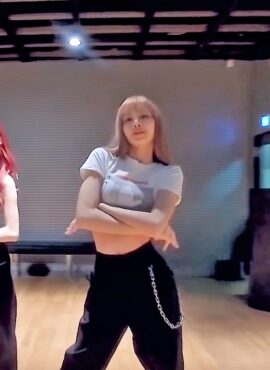 Black Pants With Chain | Lisa - Blackpink