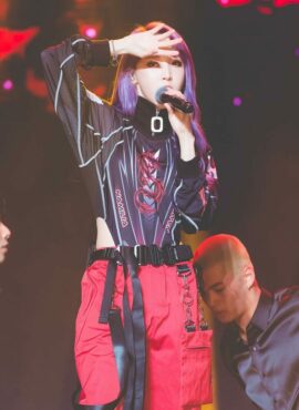 Red Chain Jogger Pants | Moonbyul - Mamamoo