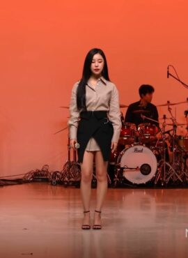 Black Irregular Split Skirt | Wheein - Mamamoo