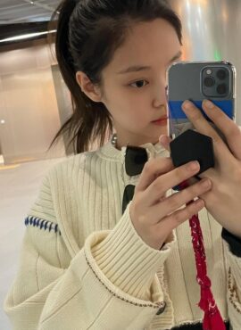 Beige Cardigan With Blue Stitchings  | Jennie - BlackPink