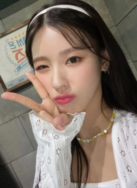 Yellow Pearl Smiley Choker | Miyeon - (G)I-DLE