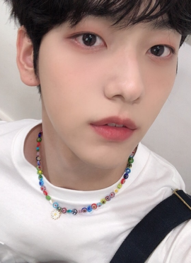 Multicolored Daisy Pendant Beaded Necklace | Soobin - TXT