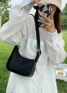 Black Asymmetrical Shoulder Bag | Wendy - Red Velvet