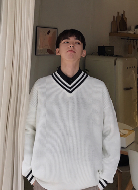 White Loose Sweater With Black Lining | Eunwoo – Astro