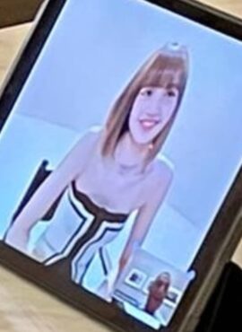 White Contrast Color Tube Top | Lisa - BlackPink