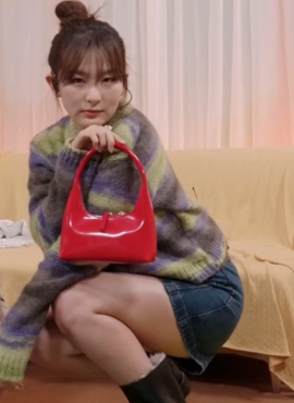 Red Crescent Shaped Shoulder Bag | Seulgi - Red Velvet