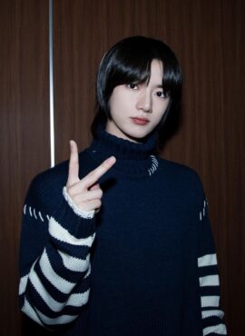 Black Stripe Stitched Sweater | Beomgyu - TXT