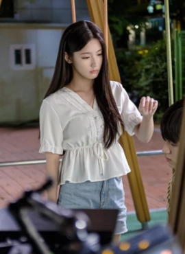 White V-Neck Lace Chiffon Blouse | Miyeon - (G)I-DLE