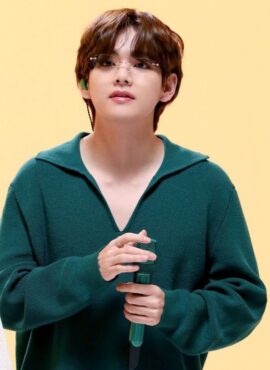 Emerald Green Collared Loose Knitted Sweater | Taehyung – BTS