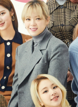 Grey Short Suit Jacket | Jeongyeon - Twice