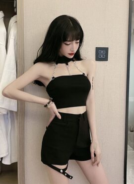 Black Halter Crop Top With Chains | Lia - ITZY