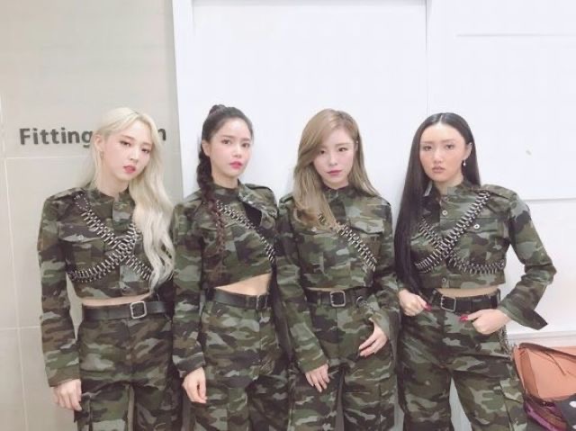 MAMAMOO “gogobebe” Performance Outfits