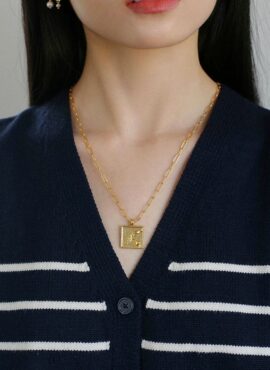 Gold Art Piece Necklace | Rose - BlackPink