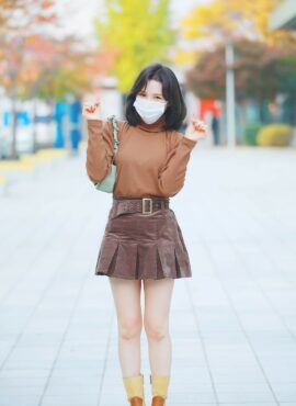 Brown Corduroy Pleated Skirt | Wendy - Red Velvet