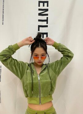 Green Velvet Hooded Jacket | Jennie - BlackPink