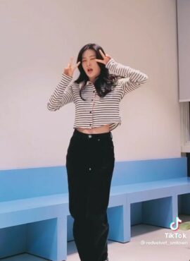 White Stripes Collared Cardigan | Seulgi – Red Velvet