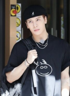 Black Doodled Face T-Shirt | Jackson - GOT7