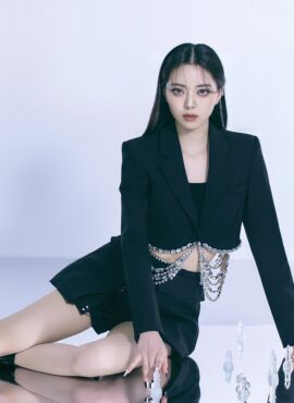 Black Crystal Chain Cropped Jacket | Yuna - ITZY