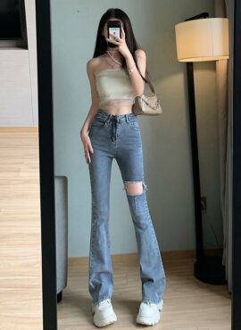 Blue Large Rip Flare Jeans | Yuqi - (G)I-DLE