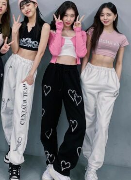 Black Heart Printed Pants | Chaeryeong - ITZY