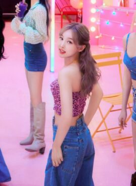 Blue Patterned High-Waist Jeans | Nayeon - Twice