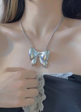 Silver Chunky Bow Necklace | Yeri - Red Velvet