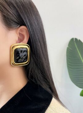 Gold Large Squared Earring | Minji - NewJeans