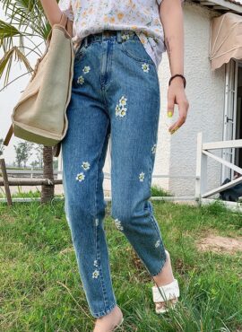 Blue Daisy Embroidered Jeans | Jennie - BlackPink