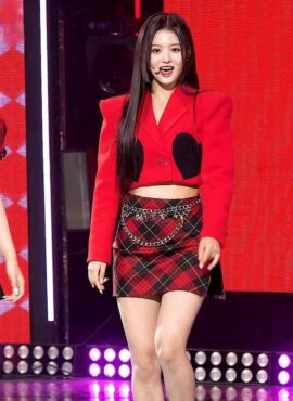 Red Diamond Pattern Plaid Mini Skirt | Sullyoon - NMIXX