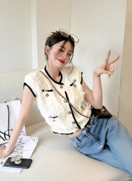 White Contrast Trim Buttoned Knitted Vest | Chaewon - Le Sserafim