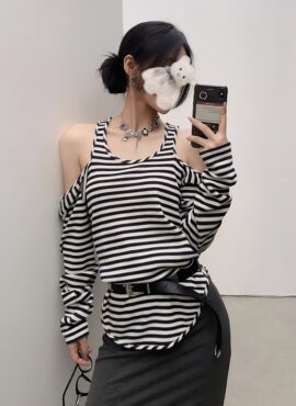 Black Stripes Shoulder Cut-Out Top | Hanni - NewJeans