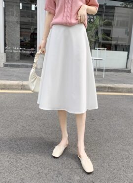 White Light Minimalist Midi Skirt | Yeo Da Kyung - The World Of The Married