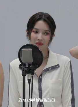 White Snap Button Cardigan With Grey Linings | Soyeon - (G)I-DLE