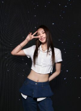 White Stitched Waist Cropped Shirt | Yeji - ITZY